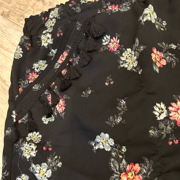 Maurices Floral Shorts - Picture 2 of 6